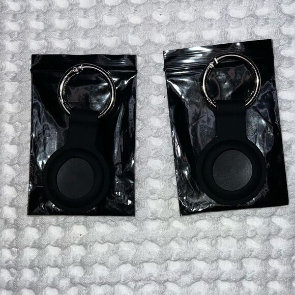 Apple Air Tag Holder Case Cover Black 2 Silicone Sleeve Skin Keychain Ring OrB6 - Picture 2 of 7